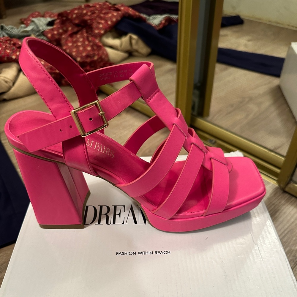 NIB  Pink Sandals